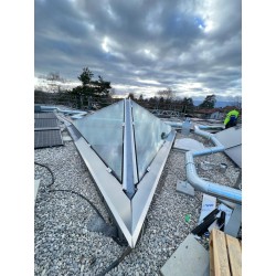 Fourniture et Pose de garde-corps en acier thermolaqué et verrière pyramidale