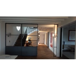 Villa BOT Barrière en acier coulissant minimaliste motorisé et Menuiserie Alu Slim Line