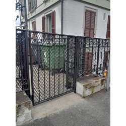 Portail et Garde-Corps contemporain Av. de Morges avec barreau torsadé et métal déployé