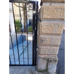 Portail et Garde-Corps contemporain Av. de Morges avec barreau torsadé et métal déployé