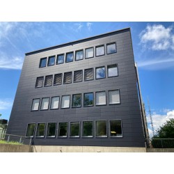 Montage de façade ventillée Solaire PV Unimail à Neuchâtel